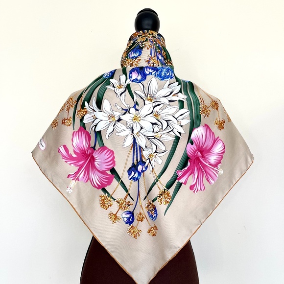 New Salvatore Ferragamo Silk Scarf Flowers Beige Multicolor Wrap Scarf - Picture 6 of 15